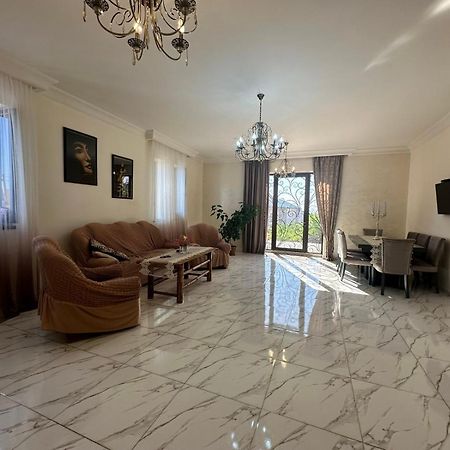 Hotel Abo Erevan Esterno foto